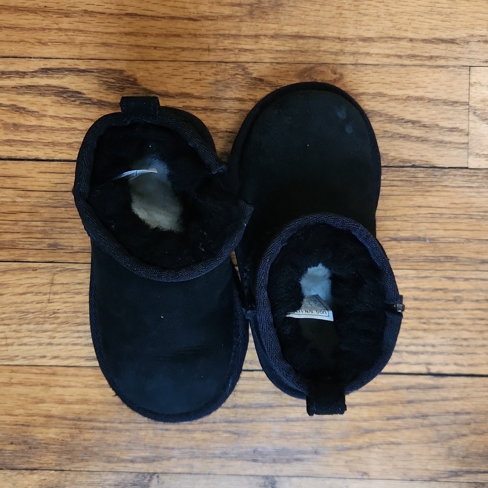 UGG Kids Toddler Classis Black Boots Size 6 - Picture 10 of 12